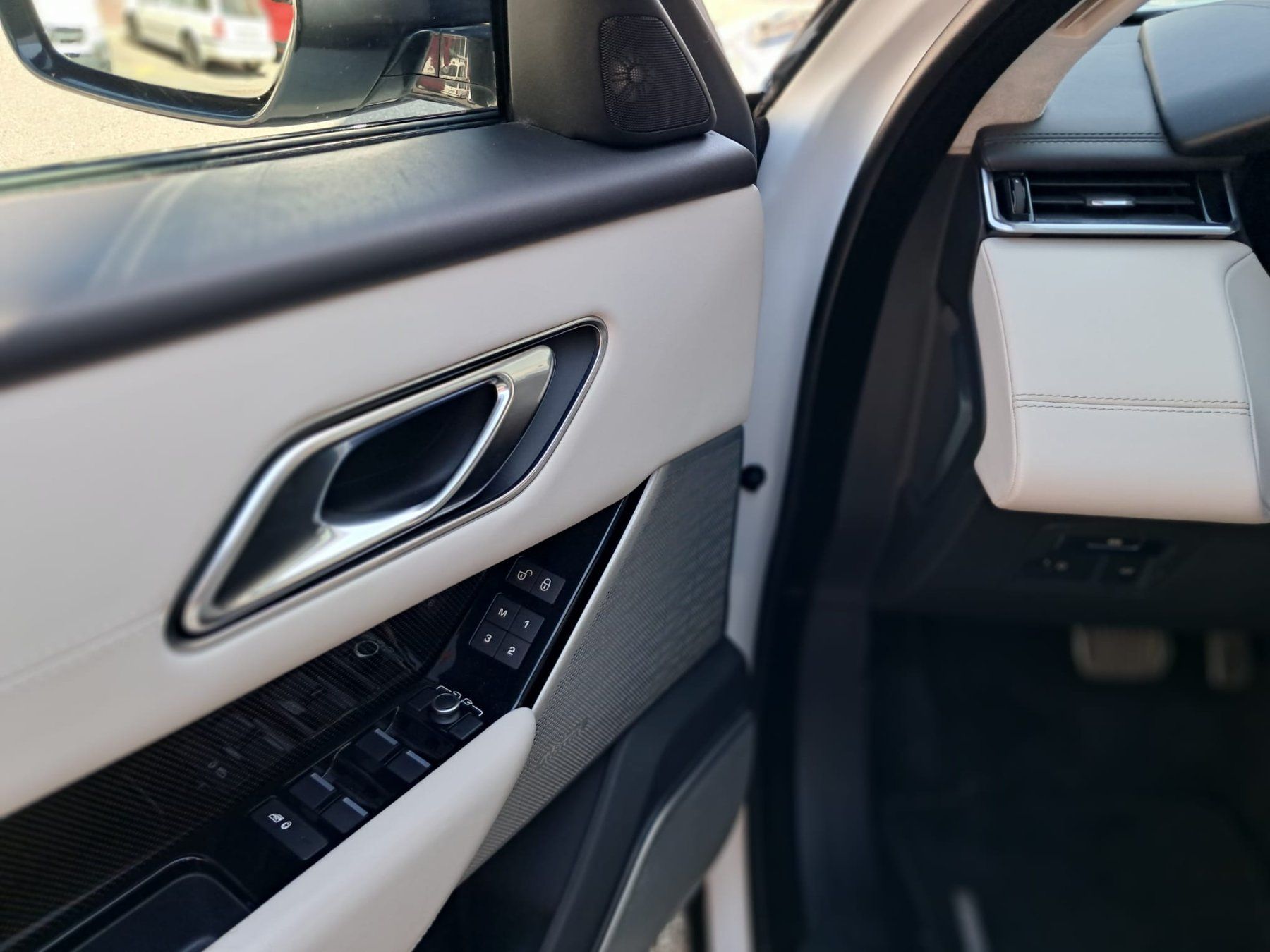 Land Rover Automobili: LAND ROVER RR Velar D300 – Usato da La Roche FR venduto da silvie59 5