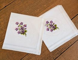 2 Vintage Taschentücher mit St. Galler-Stickerei