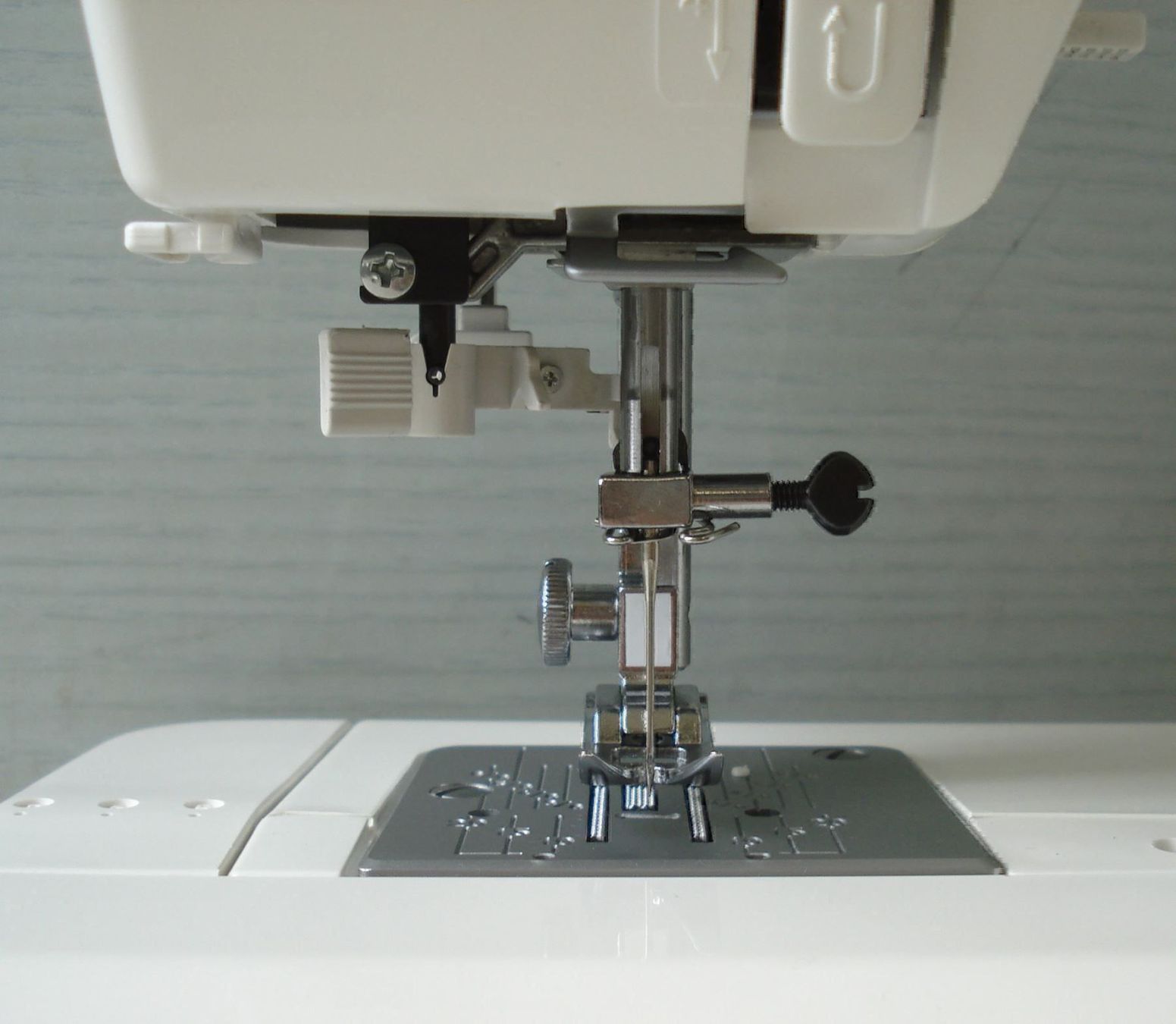 Elna Nähmaschinen: Nähmaschine Elna explore 240, neu, mit Gratis-Versand. – Neu und originalverpackt aus Olten von Pat31 2