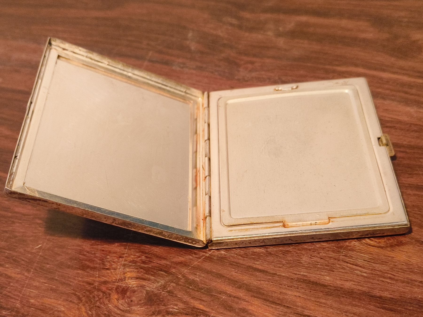Artdeco Make-up: Art Deco Puderdose versilbert – Usato da stettlen venduto da VintageBern_ch 1