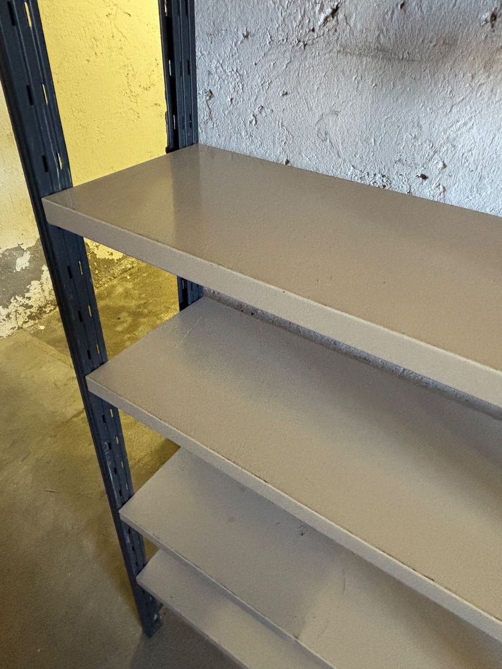 Scaffali: Metallregale – Usato da Egerkingen venduto da Jung-Unternehmer 2