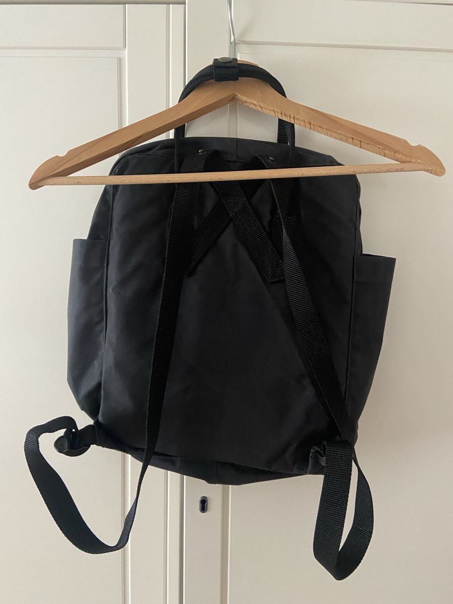 Fjällräven Zaini: Fjällräven Kanken Rucksack Schwarz – Usato da Bern venduto da Chunny 1