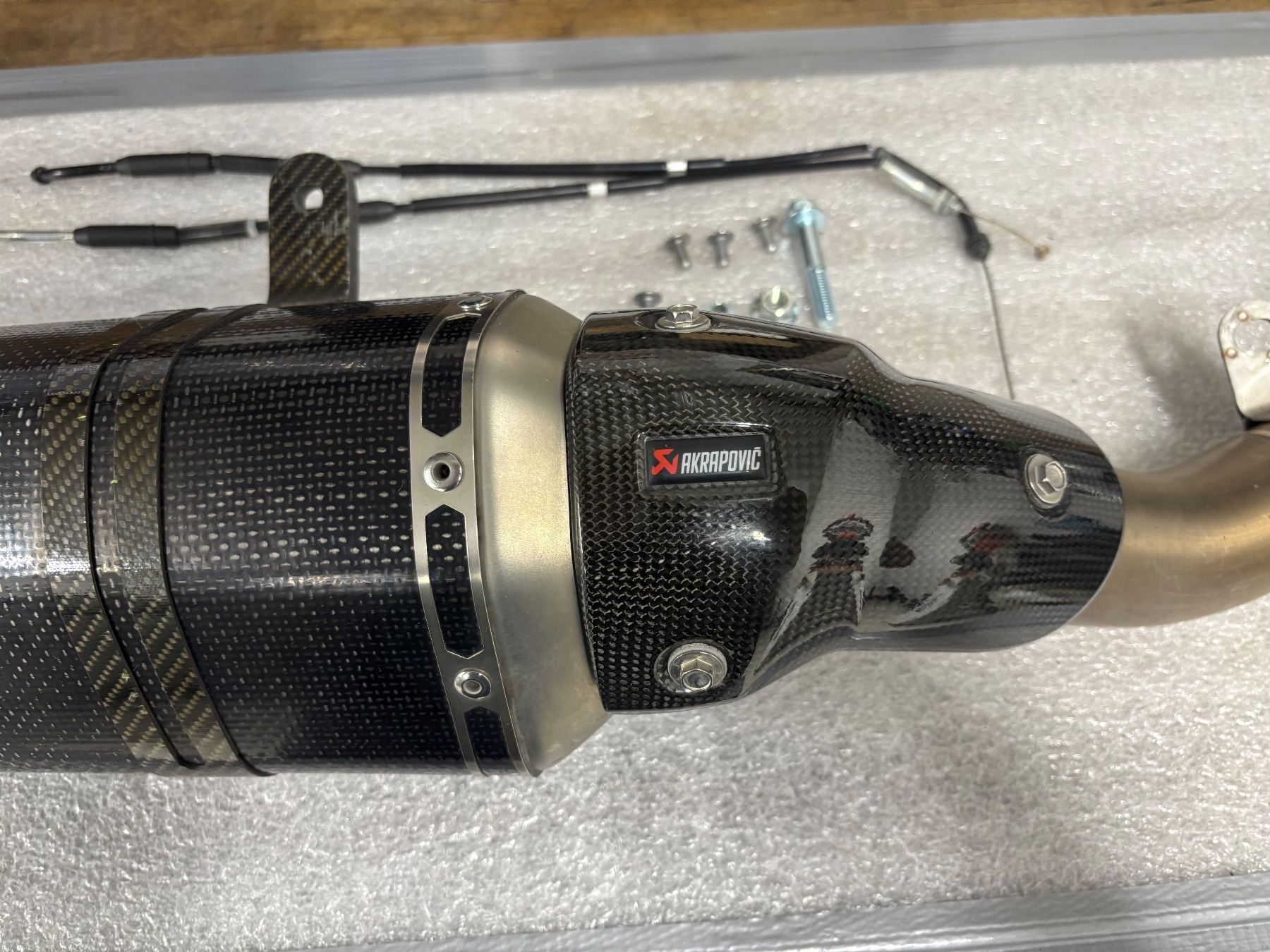 Kawasaki Sistemi di scarico: Kawasaki Z800 Akrapovic Auspuff – Usato da Winterthur venduto da V-Maxxx