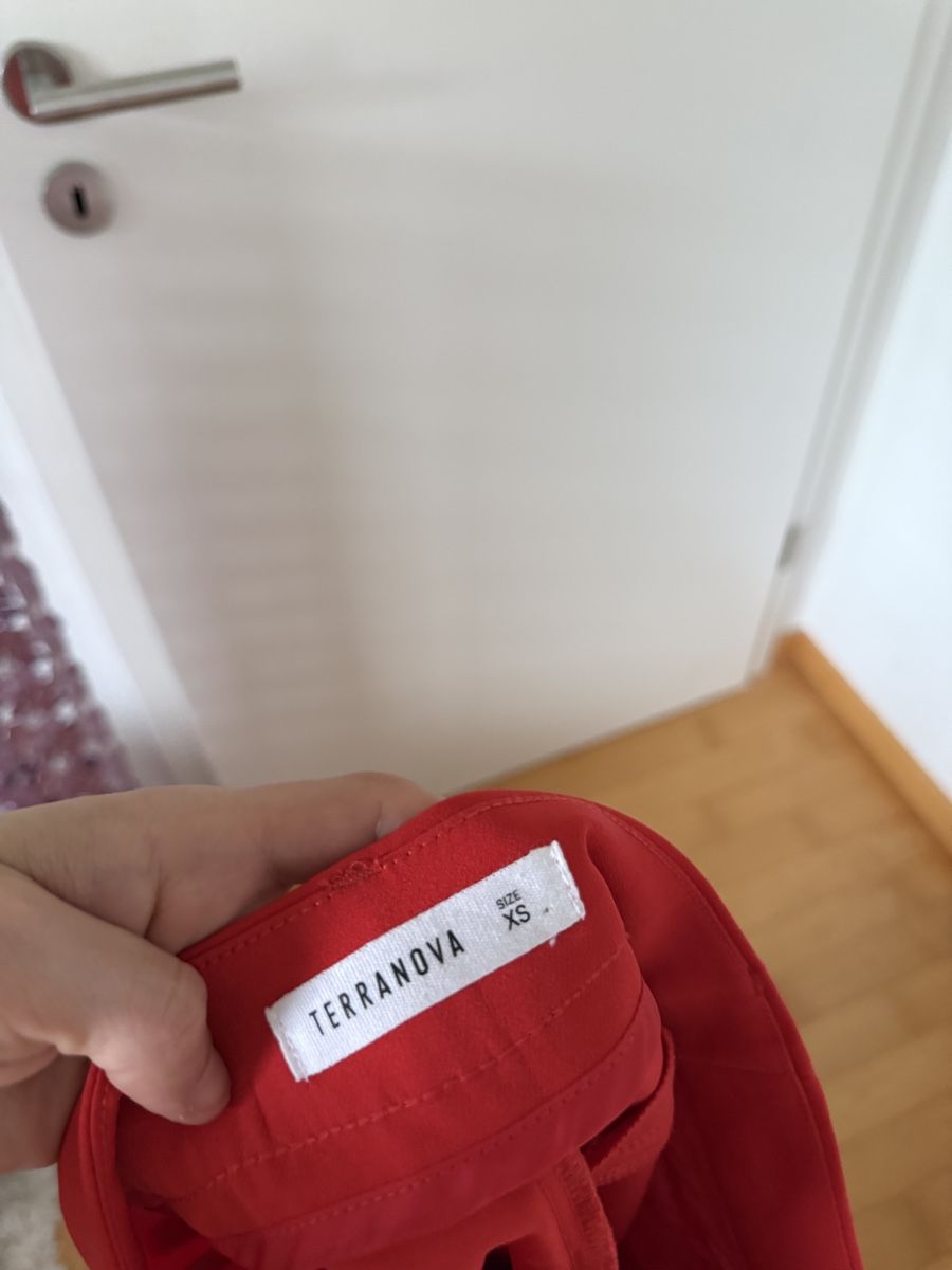 Pantaloni: Rote Stoffhose/Anzugshose – Usato da Villigen venduto da Liviaange 2