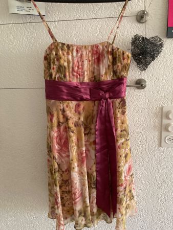 Elegantes Blumenkleid mit Schleife, Gr. ca. 40 von C&A