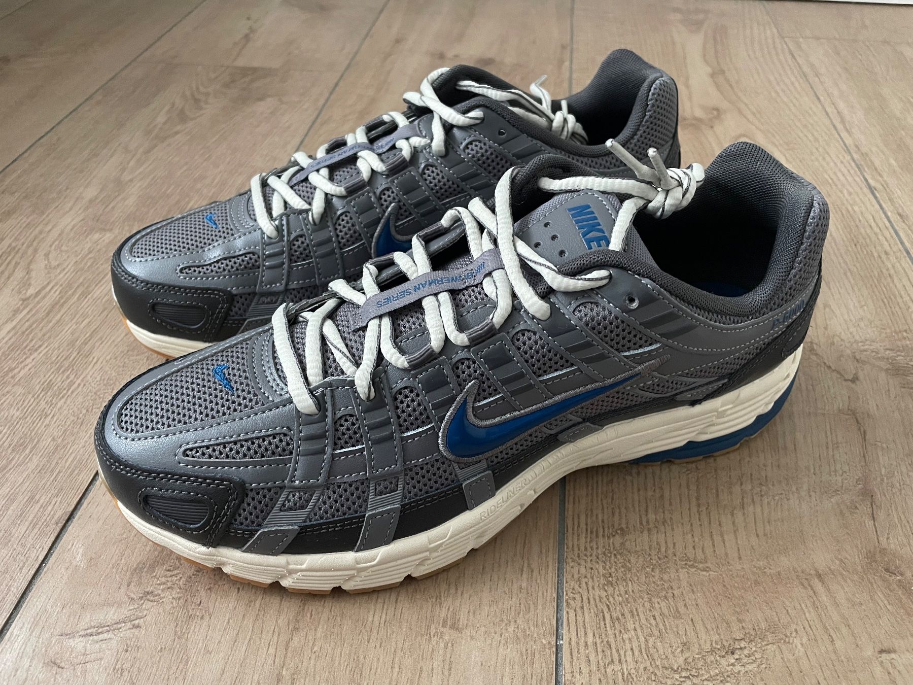 Nike Scarpe da uomo: Nike P-6000 Gr. 43 NEU – Nuovo e nell'imballaggio originale da Waltenschwil venduto da hansnine