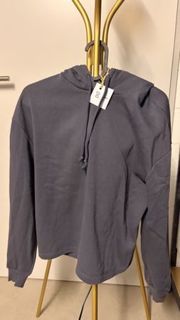 Schicker grauer Hoodie von PIECES, Grösse S, für den Herbst!