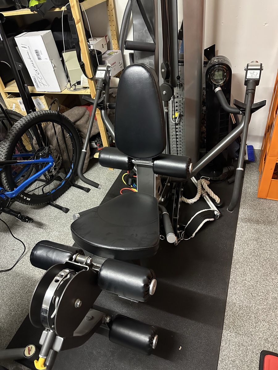Vélos d'appartement: HOIST Kraftstation – D'occasion à Gundetswil par petriheilremimartin 1