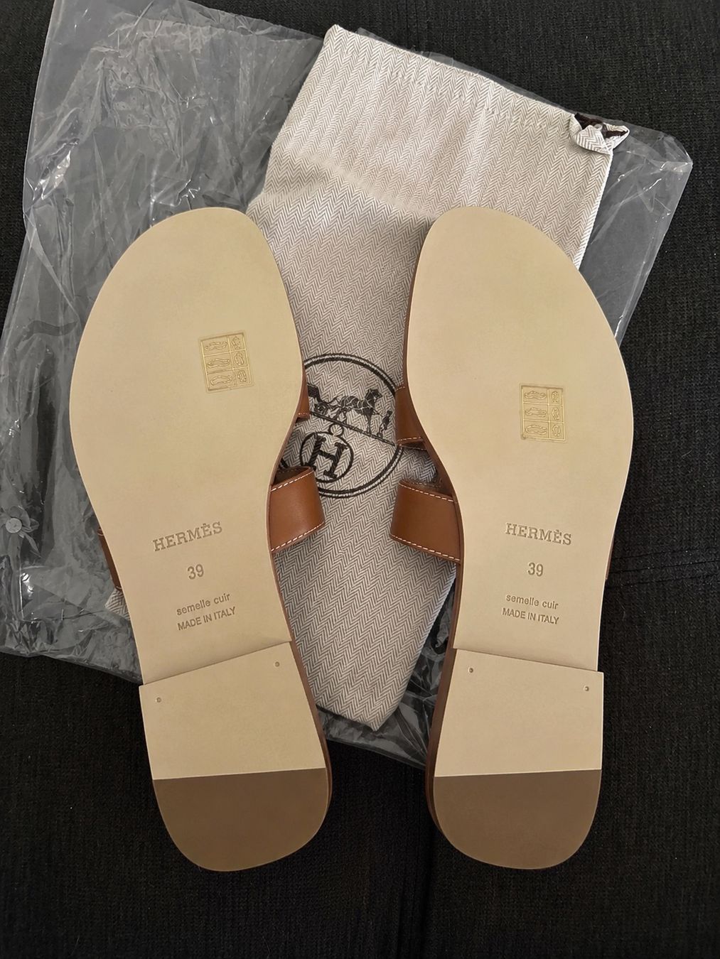 Hermès Damenschuhe: Claquettes Hermès – Neu und originalverpackt aus Neuchâtel von xiao_bei 1
