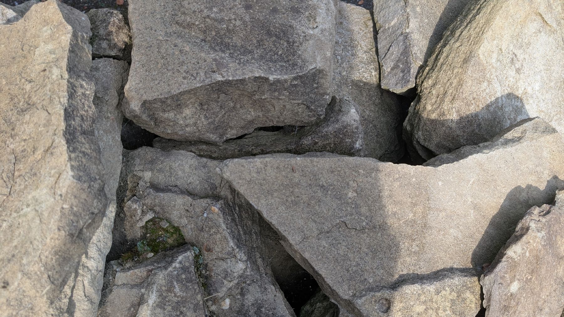 Pietre & tegole: Sandsteine – Usato da Schlossrued venduto da pascE