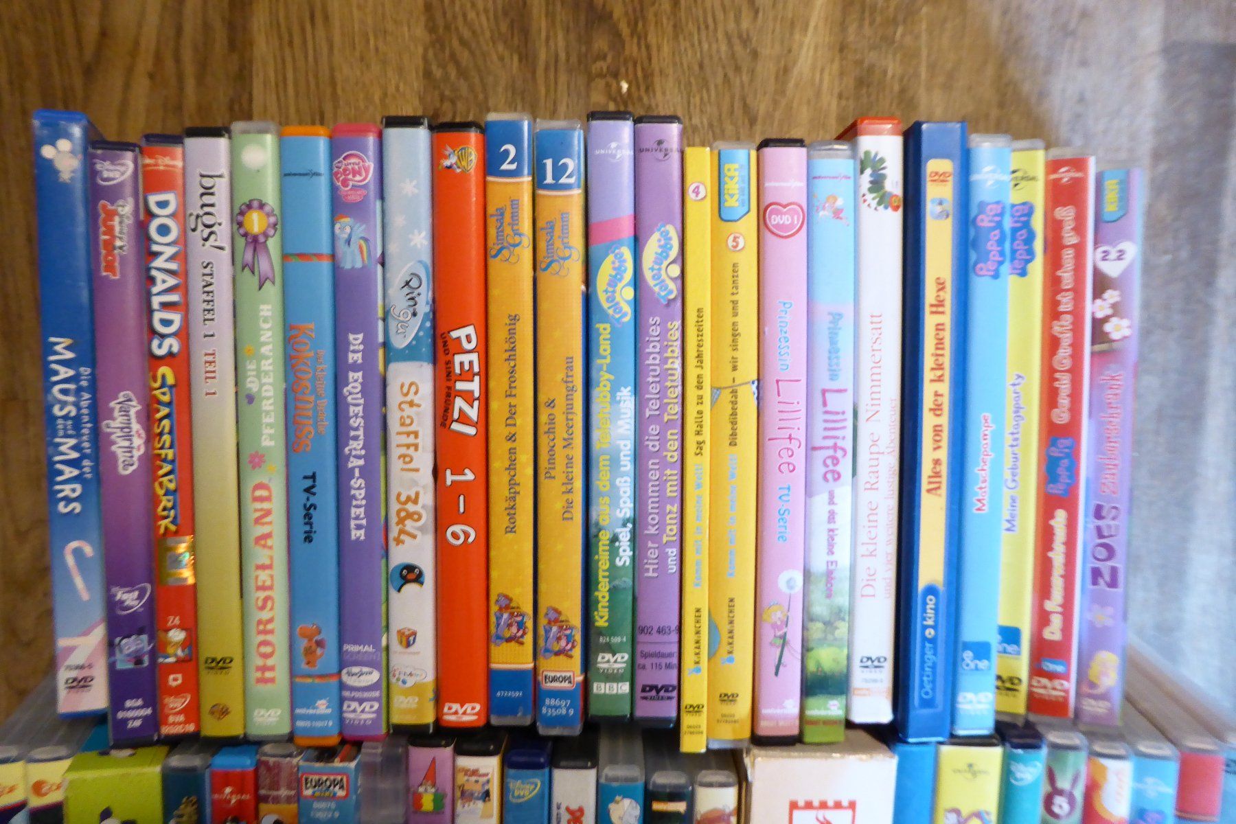 Tutti i DVDs: Riesiges DVD Paket Kinder Serien Animation – Usato da Allschwil venduto da Summelsarium 1
