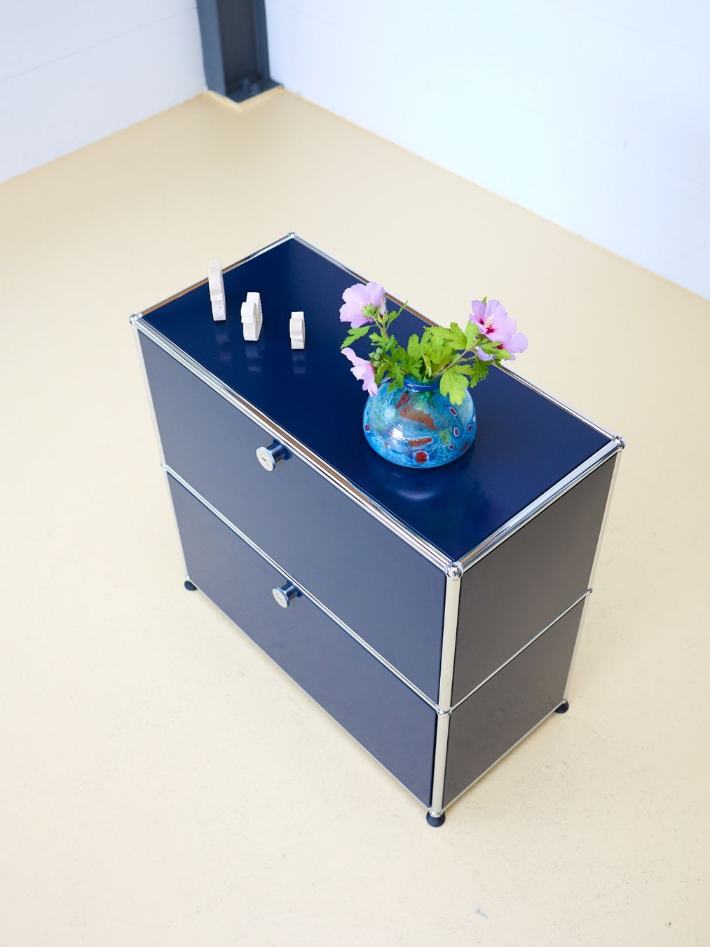 USM Cassettiere: USM Sideboard Stahlblau Lieferung möglich – Usato da Meinisberg venduto da atelier_TILIJA 9