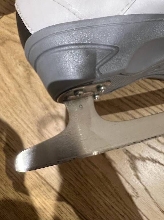 Pattini da ghiaccio: Ice skaters size 9 – Usato da Gentilino venduto da sar_6wzk 1