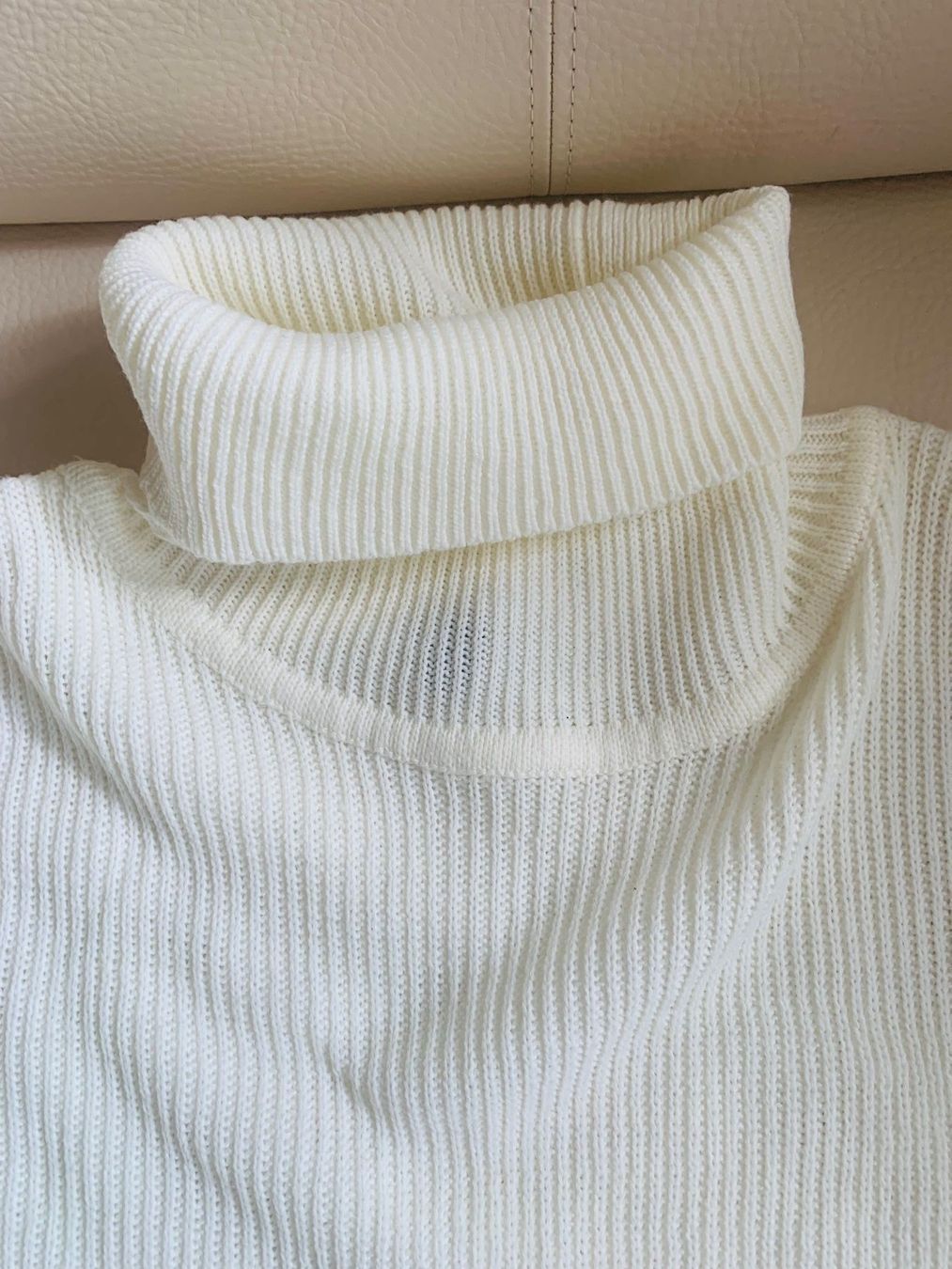 H&M Pulls & Sweat-shirts: H&M Mid-season crop pullover 38/M – D'occasion à Zürich par Angela_Fashion_Lover 1