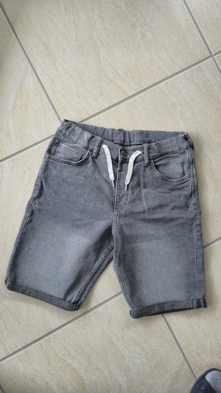 H&M Pantaloni: Shorts gris garçon, taille 164, H&M, taille réglable – Usato da Bussigny venduto da Carugas
