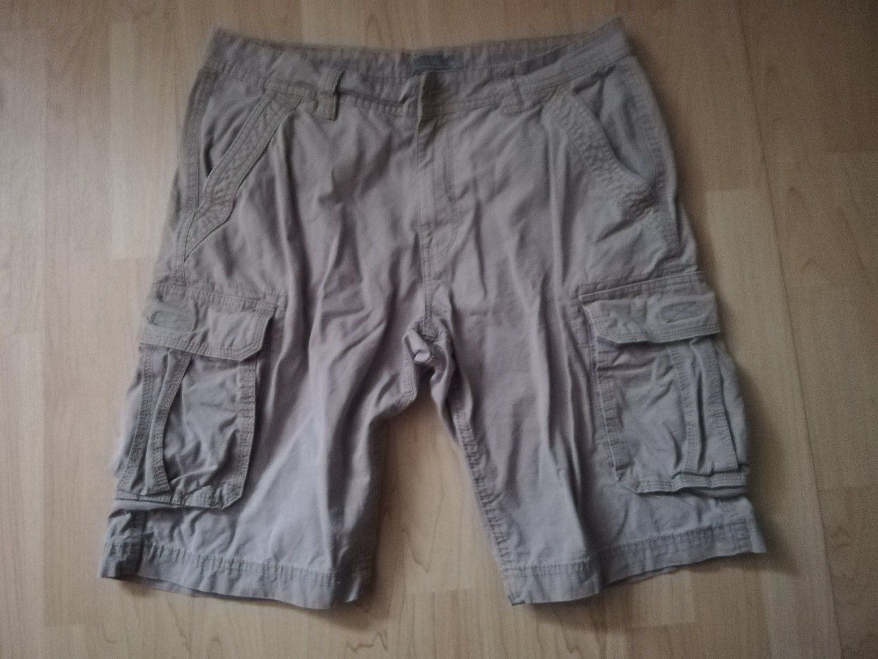 C&A Pantaloni: Herren Bermudas Gr. 32 beige – Usato da Starrkirch-Wil venduto da Mambostar