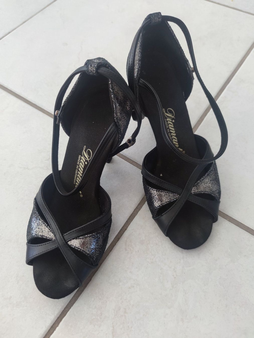 Scarpe da donna: Tanzschuhe Diamant – Usato da Effretikon venduto da s0871465