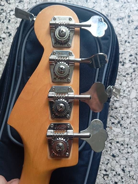 Squier Strumenti musicali: Fender Jazz Bass squier 1991 – Usato da Basel venduto da Petergunn 4
