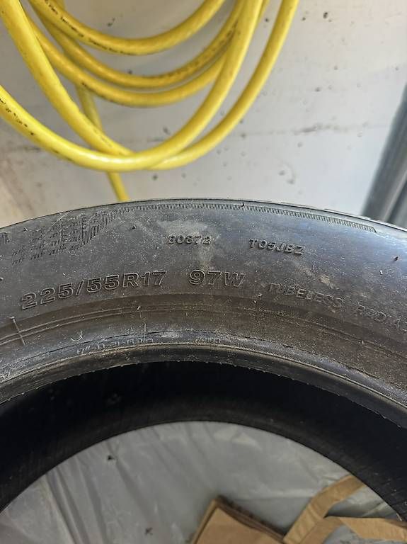 Pneumatici & Ruote complete: Pneu 225/55R17 97W – Usato da Appenzell Steinegg venduto da Ovianis 2
