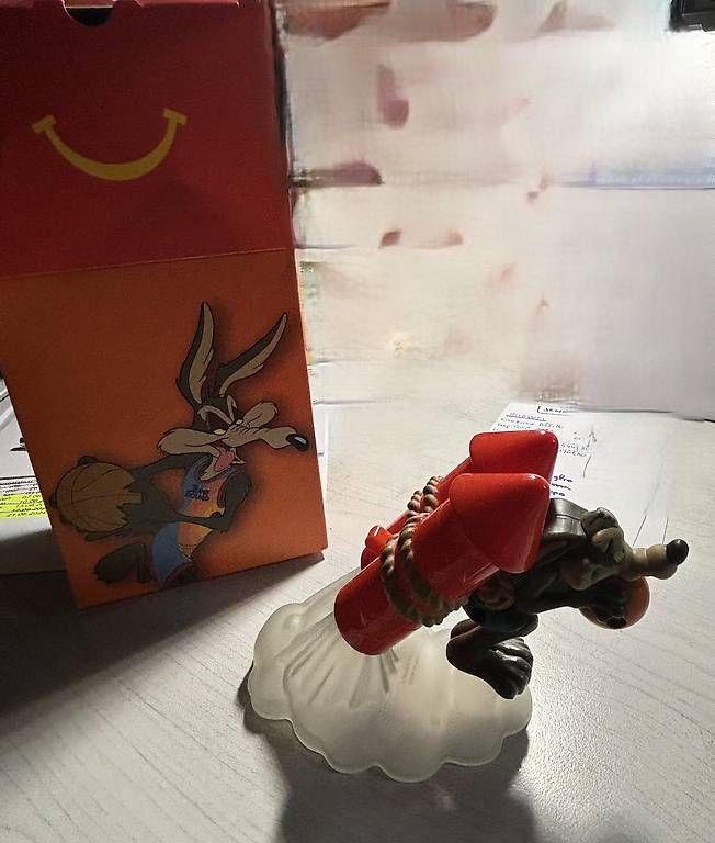Statuette: Space Jam 2 - Willy il Coyote – Usato da Mendrisio venduto da Kirilippi