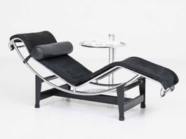 Cassina LC4 Chaise Longue von Le Corbusier - schwarzes Fell