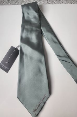 Cravatta in seta Yves Saint Laurent nuova