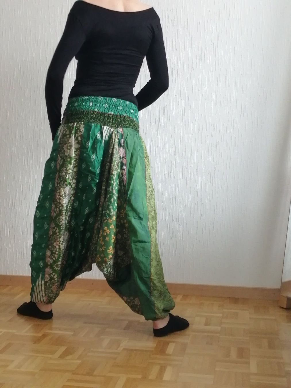 Pantaloni: Sarouel en soie verte – Nuovo (secondo la descrizione) da La Tour de Trême venduto da mar_p78p 2