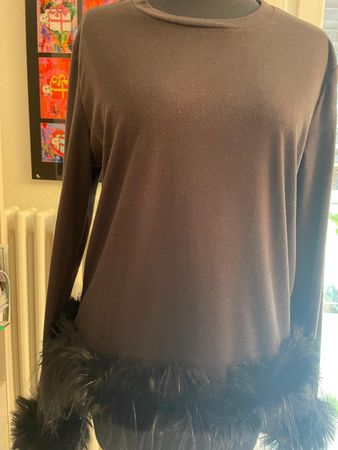 Neuer Pullover mit Federapplikationen (ungetragen)