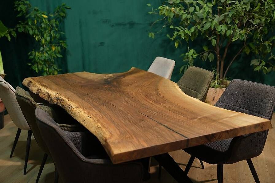 Tische: Einzigartig und Echt - Nussbaumtisch aus 1 Baumscheibe – Gebraucht aus Walchwil von Swissdesign_Haag 1