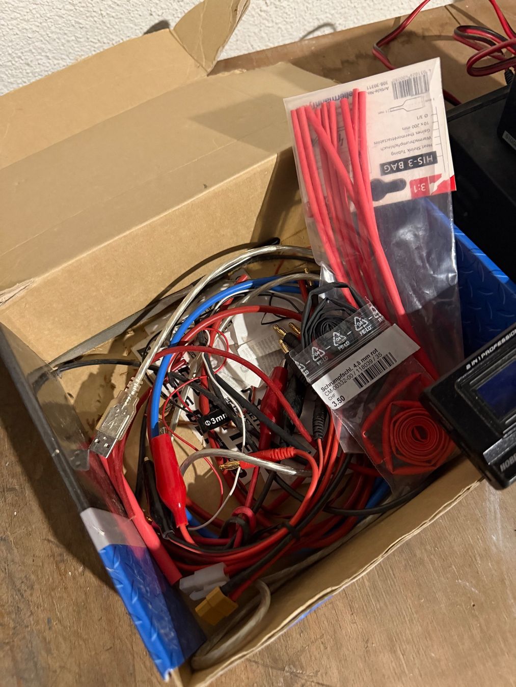 LRP Accus, Chargeurs & Blocs d'alimentation: LRP Pulsar Touch Competition Ladegeraet mit Zubehoer – D'occasion à Horw par mizingg 2