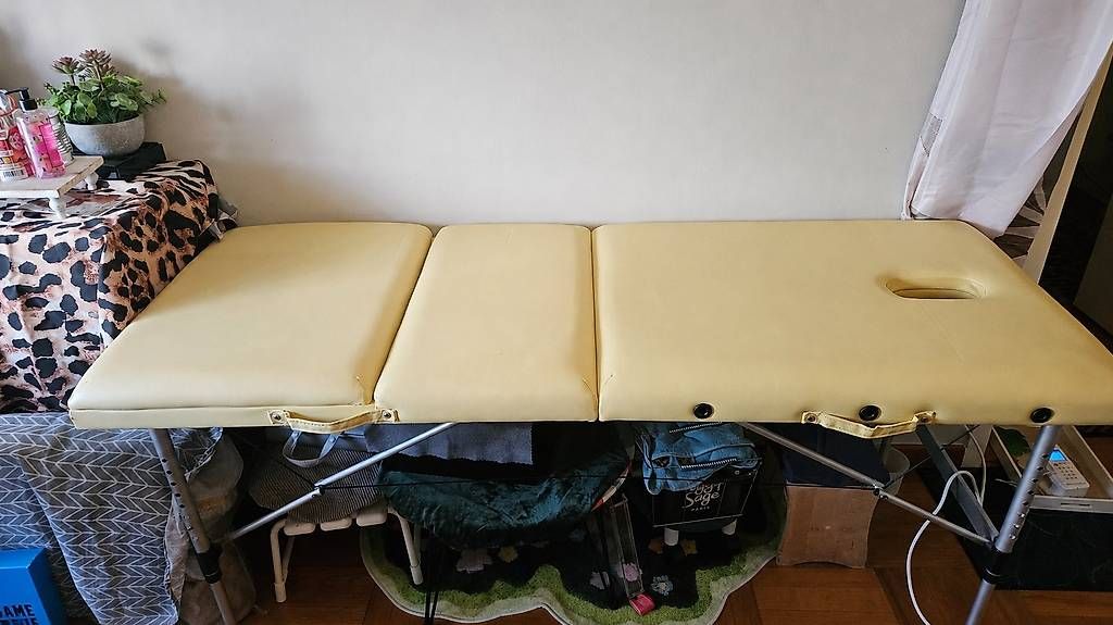 Tables: VENTE EXPRESS - Table de massage pro pliante parfait état – D'occasion à Geneve par Point-Boutique