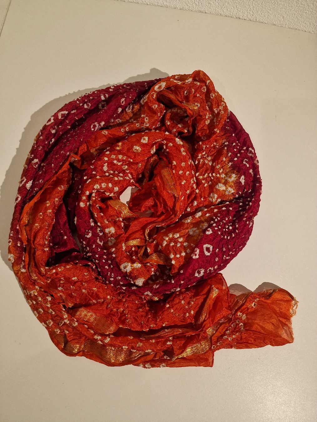 Foulard & Sciarpe: Superleichter Schal – Nuovo e nell'imballaggio originale da St. Margrethen SG venduto da Goldig