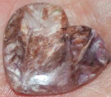 Cabochon L-1816 – Charoit Edelstein Herz 20x22mm