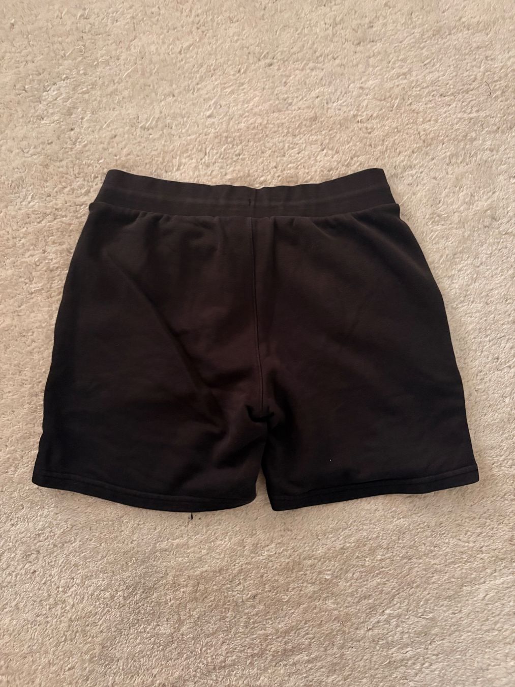 Pantaloni: Short New Era NY Noir – Usato da Nidau venduto da smarties88 1