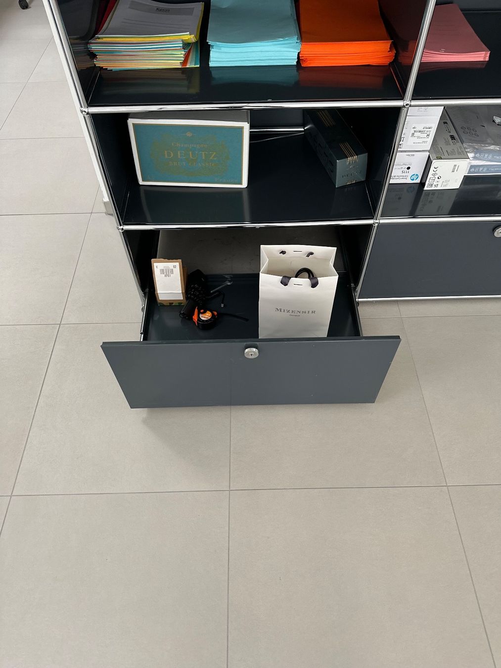 USM Scaffali: USM Haller Anthrazit – Usato da Pfaffhausen venduto da only.lux 1