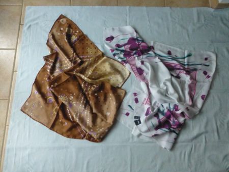 zwei Foulards von Christian Fischbacher & Boss
