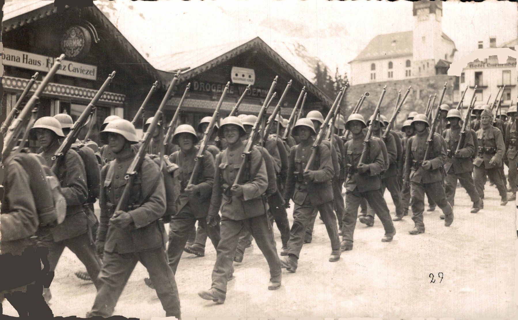 Cartoline postali: Soldaten auf dem Marsch. – Usato da Bronschhofen venduto da Astore