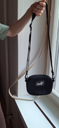 uma Crossbody Tasche / Umhängetasche – Guter Zustand.