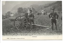 CH-Militär - Artillerie - Truppe bei Ausbildung an Kanone