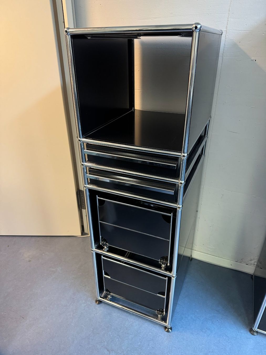 Scaffali: USM Korpus Regal Neupreis ca. CHF 2400 – Usato da Bern venduto da Okeanos 1