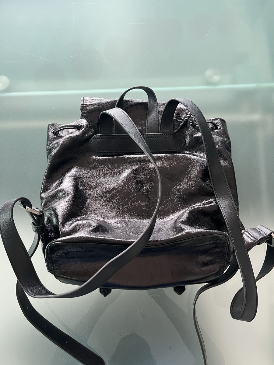 DKNY Sacs à dos: Chic DKNY Black Leather Backpack, Perfect for Autumn! – D'occasion à Estavayer-le-Lac par mcha 1