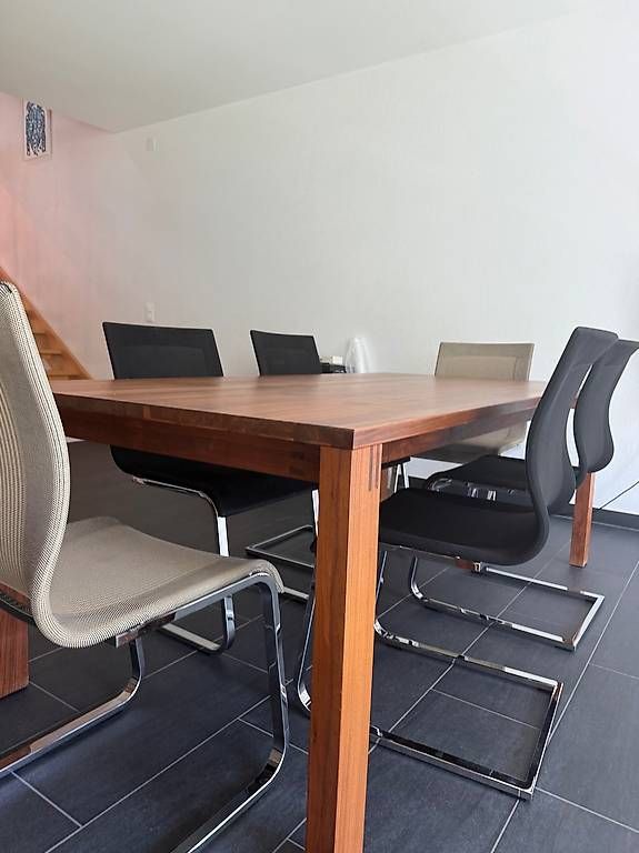 Set di tavolo e panche: À vendre  Table en noyer TEAM 7 + 6 chaises – Usato da Bellevue venduto da ver_zn8t 1