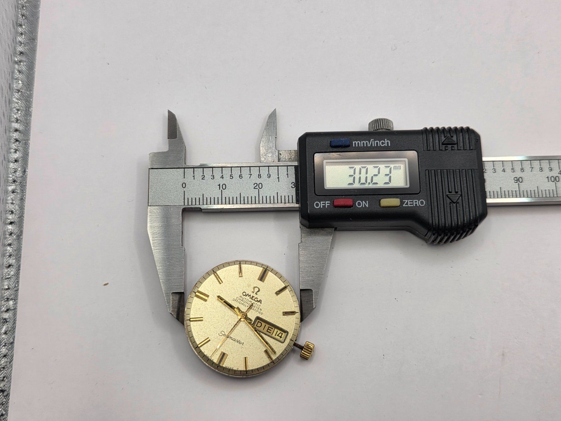 Omega Montres: Omega Seamaster Uhrwerk mit Datumsanzeige – Défectueux à Dietikon par deineSolutions 8