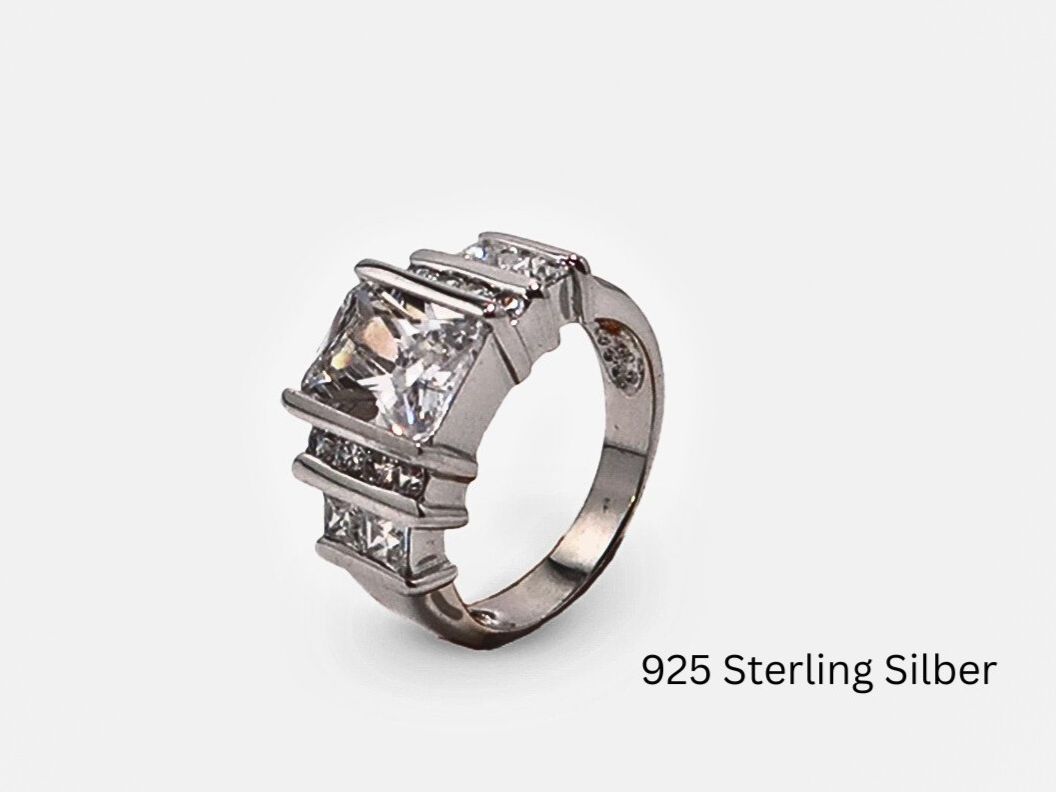Anelli: 925 Sterling Silber Ring mit Zirkonia Steinen, Grösse 52. – Nuovo e nell'imballaggio originale da Zürich venduto da schmuckeis