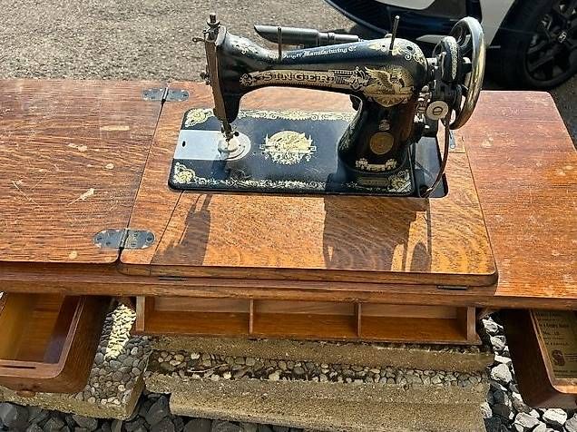Nähmaschinen: Machine à coudre Singer – Gebraucht aus Chézard-St-Martin von Famille.Richard