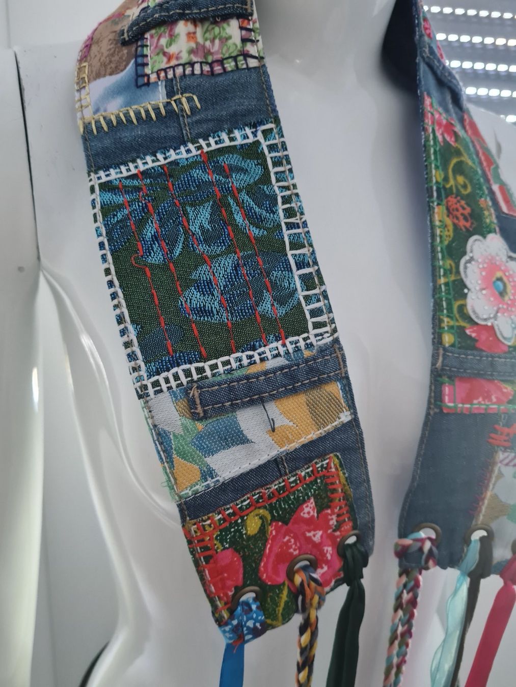 Cinture: Gürtel  Jeansstoff mit Bändern bestickt – Usato da Schaffhausen venduto da Catboot01 4