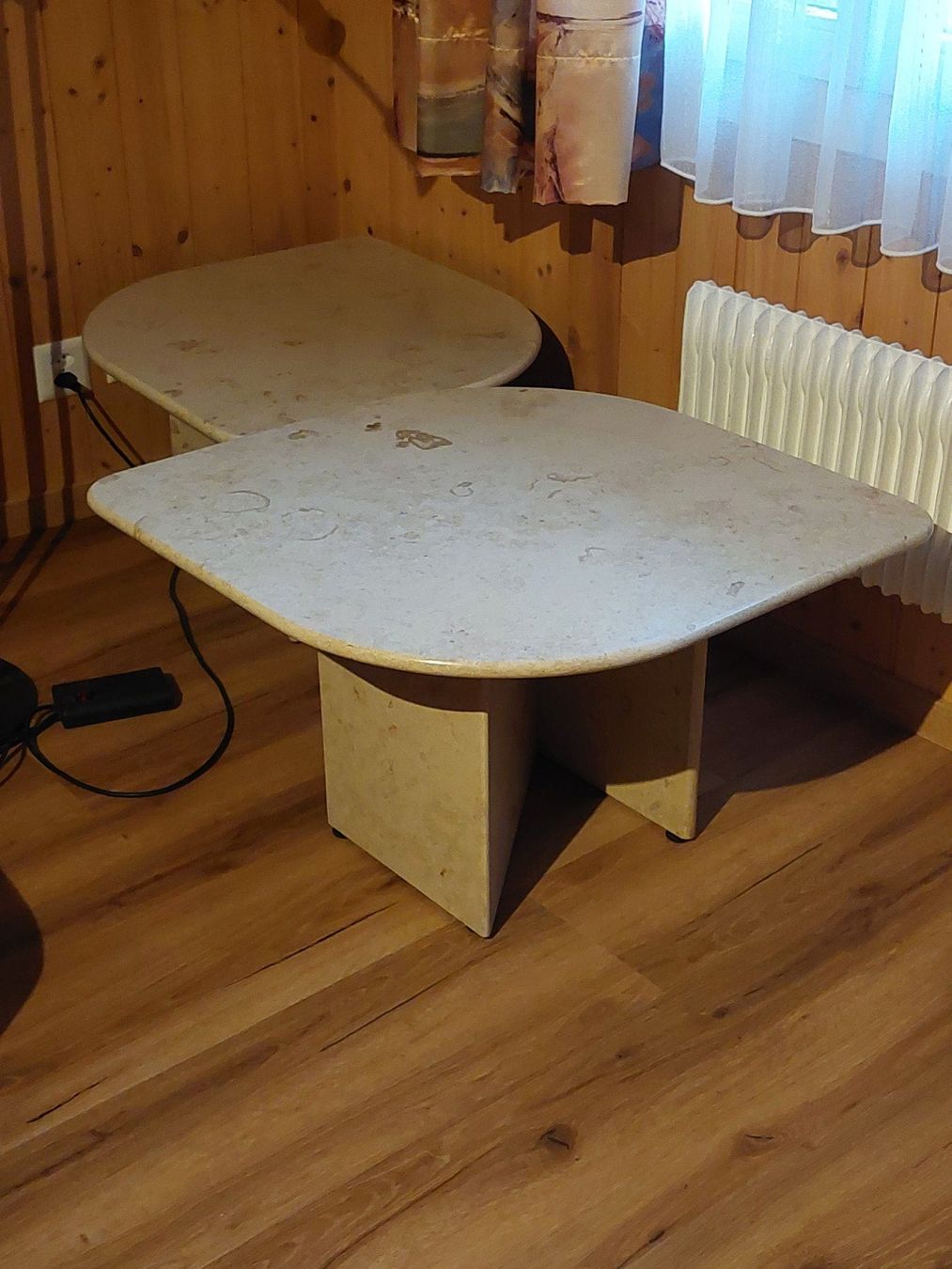 Tavoli: 2er Set Nachttische, Marmor Optik – Usato da Gsteigwiler venduto da ahae69