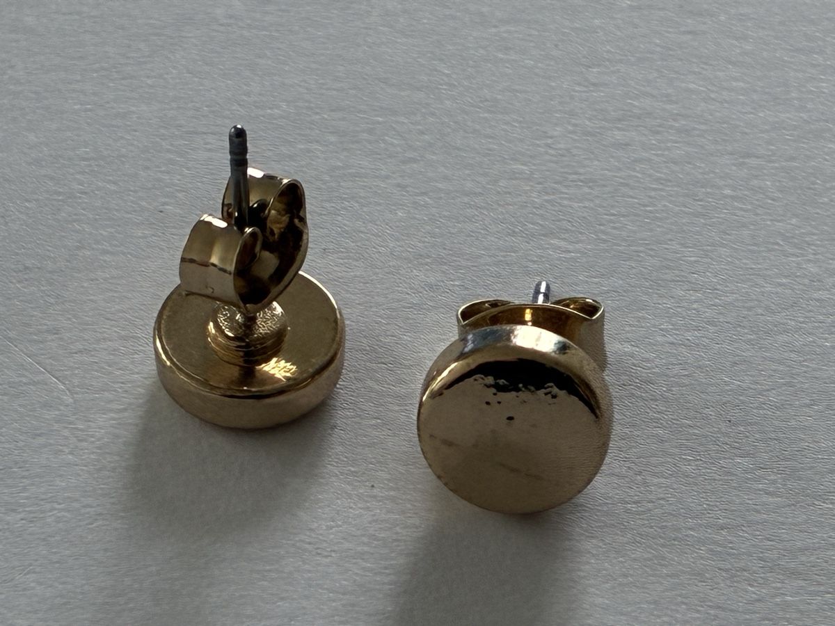 Orecchini pendenti & Orecchini a lobo: Earrings gold tone, round stud design – Usato da Basel venduto da cat_sq5m 1