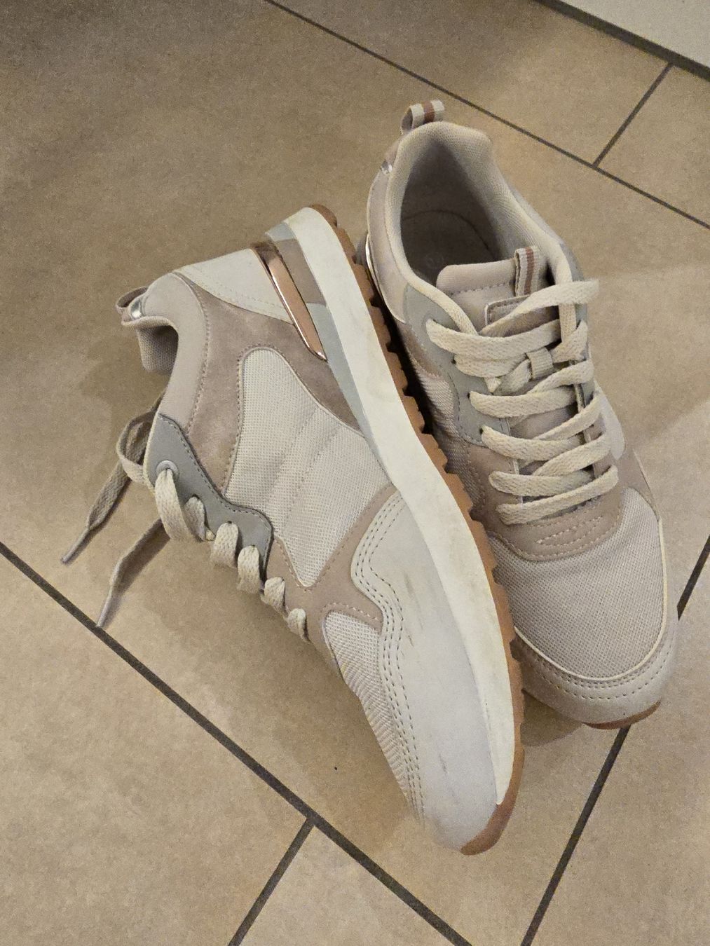 Scarpe da donna: Cooler Sneaker - Grösse 39 – Usato da Rickenbach b. Wil venduto da Kth_v8 6