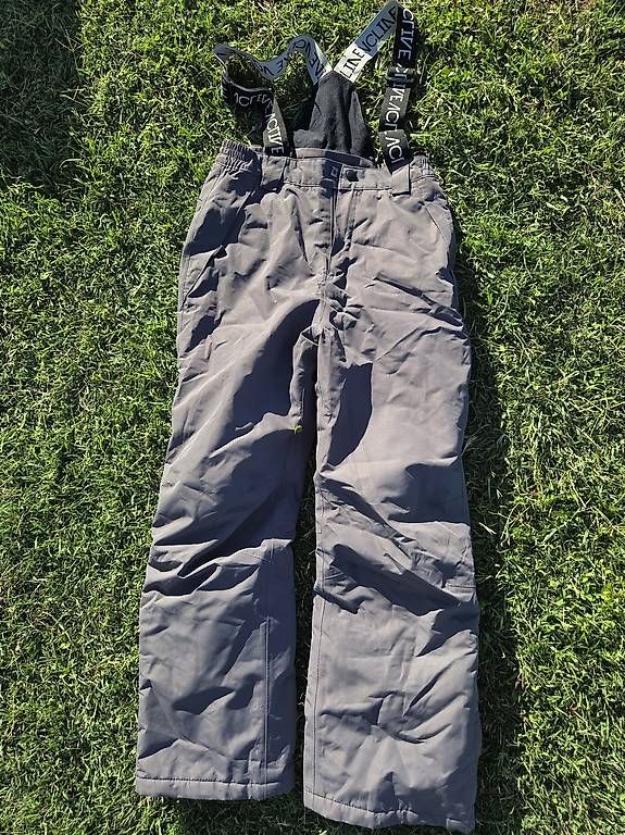 Pantalons: Pantalon de ski Taille 146/152 – D'occasion à Rolle par gae_y2rp